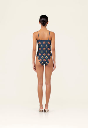 Isolda-Ebano-One-Piece-24091-7.jpg